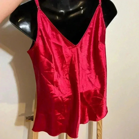 Red slip top lace accents size large - Picture 3 of 4